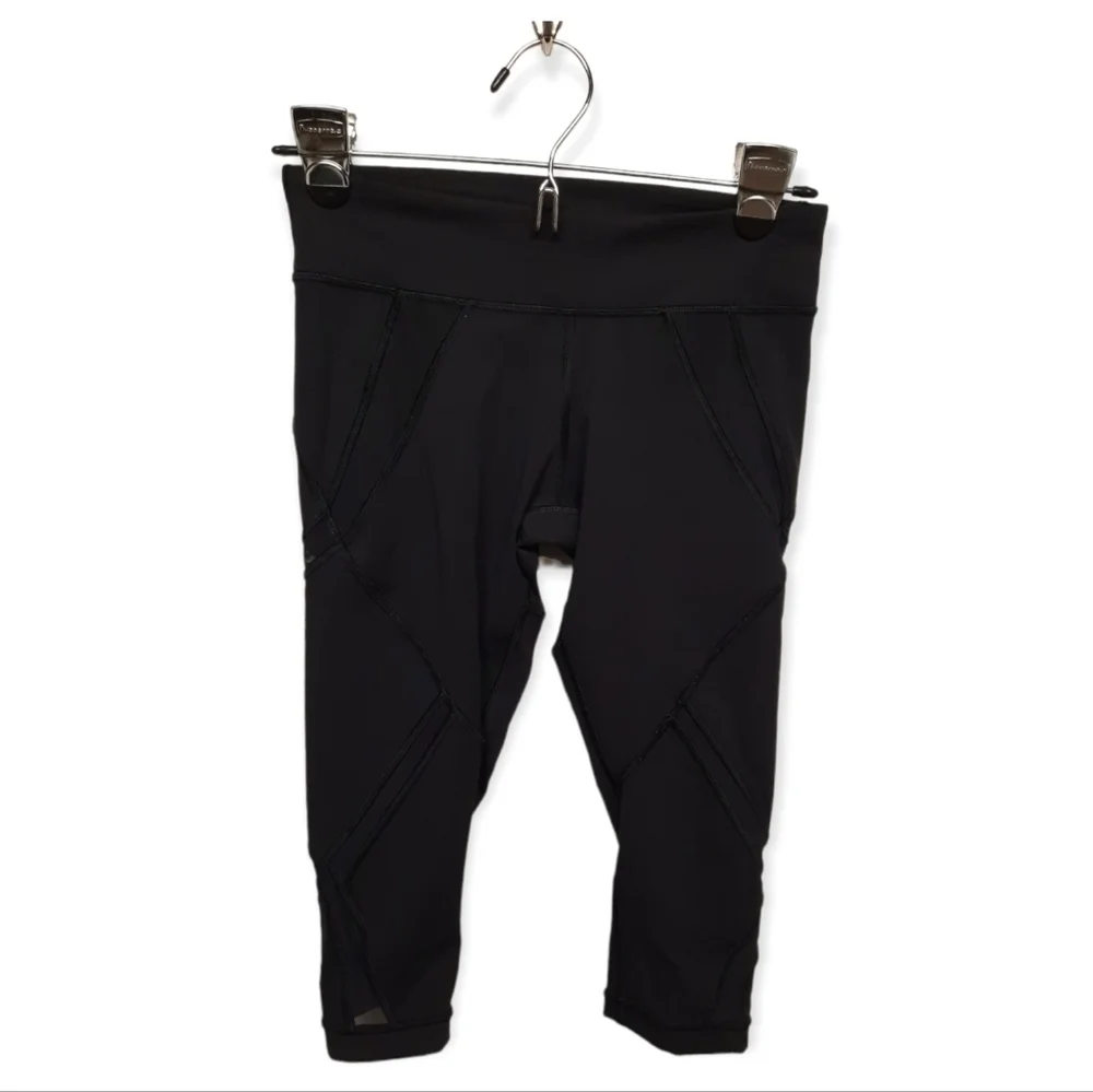 LULULEMON (Size 4) Womens Cropped Black Leggings